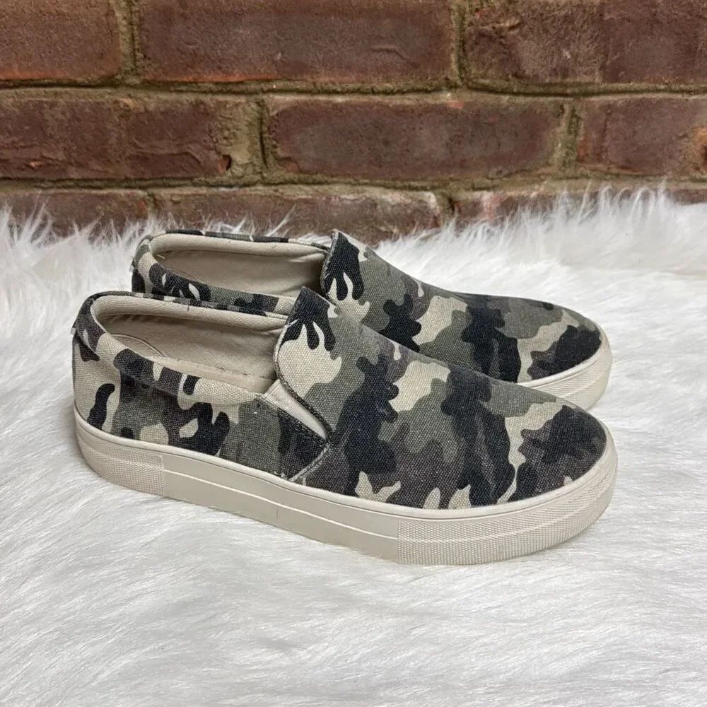 Steve Madden Women’s Camo Platform Slip On Sneakers Size 9.5